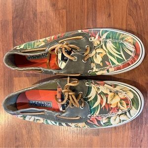 Sperry topsiders boat shoes size 8